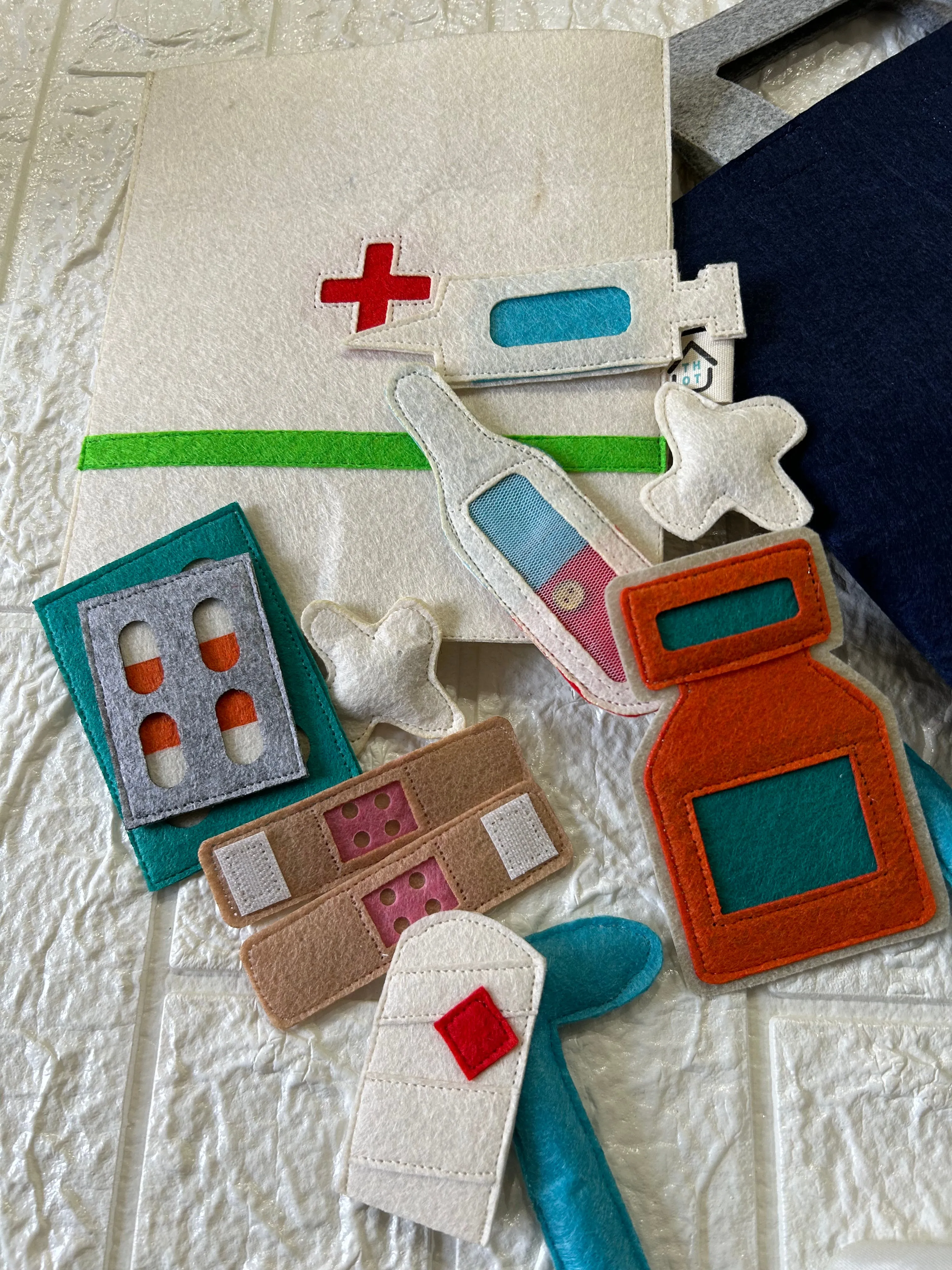 Doctors Set (15 Pc) | Felt Activity Toy