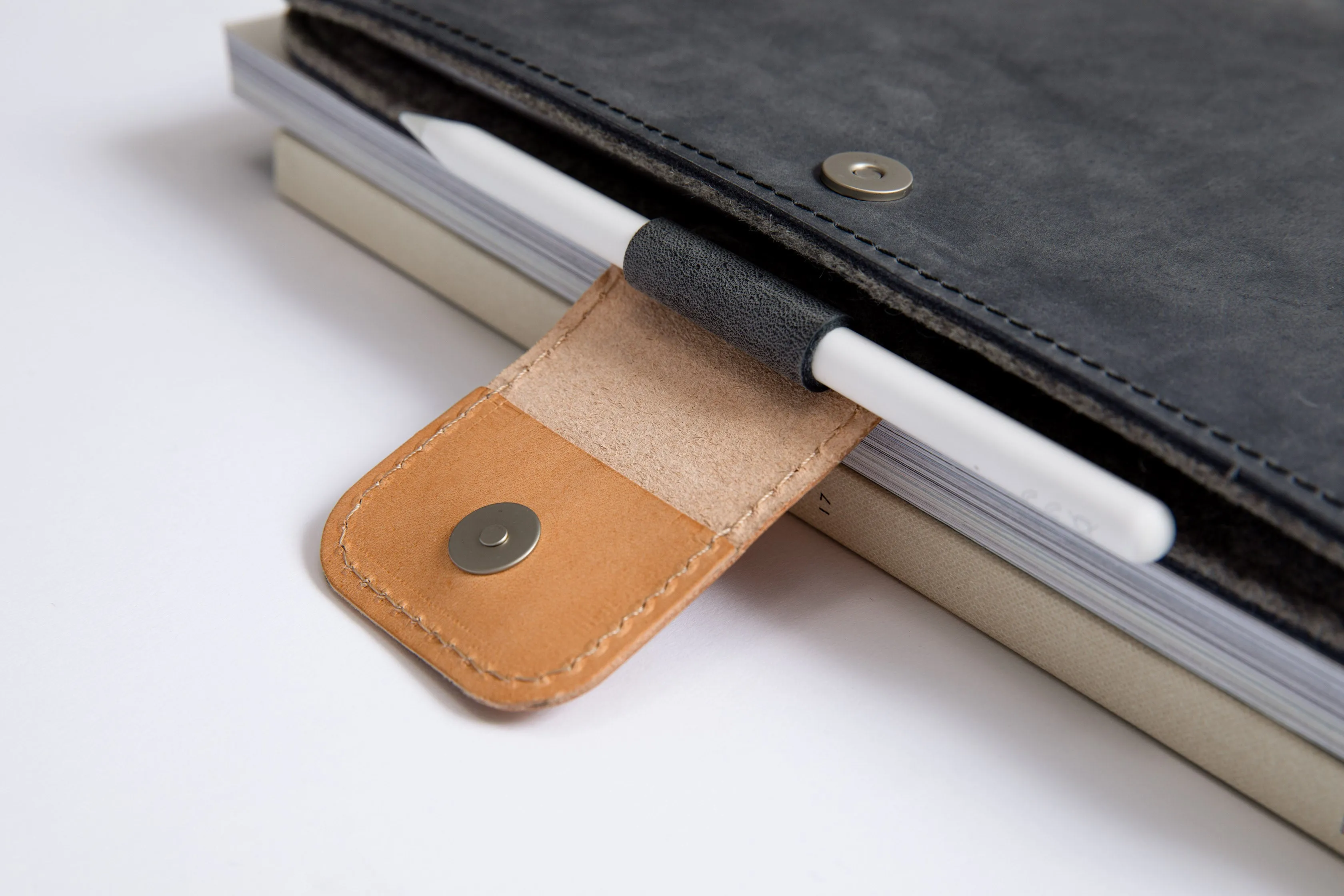 Leather MacBook Sleeve KEEP IT SNUG/ Scandinavian Grey/